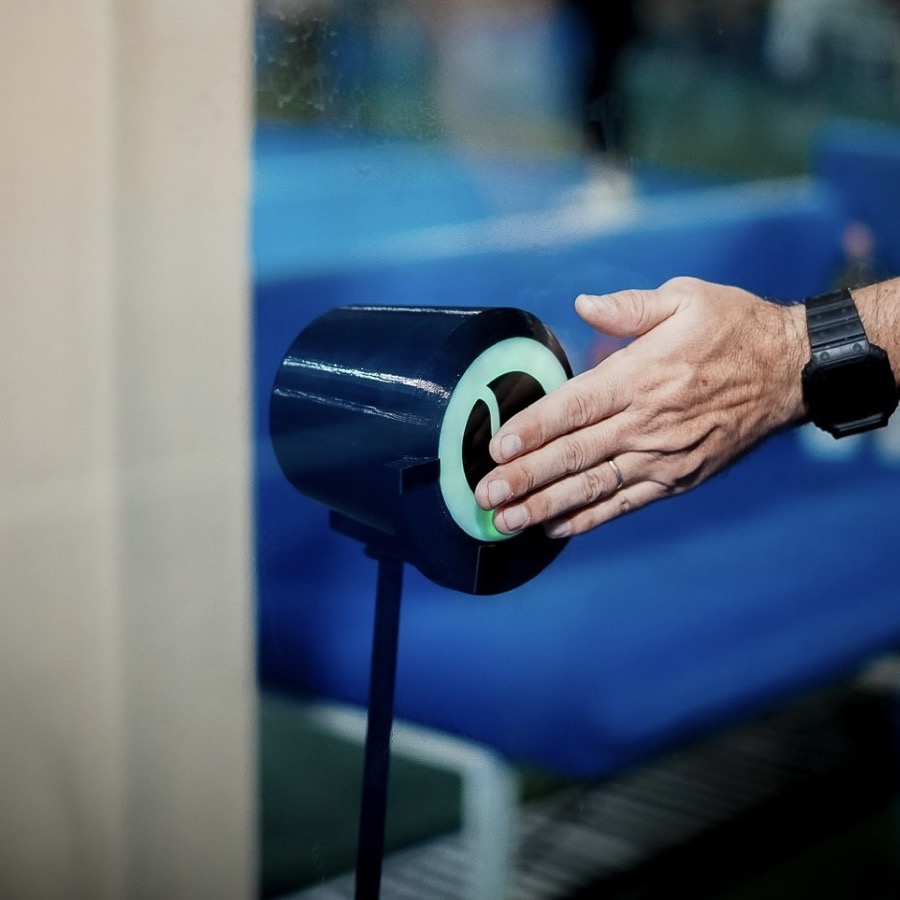 Sensor iluminado en verde al sumar un punto